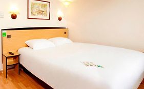 Hôtel Restaurant Campanile Maubeuge